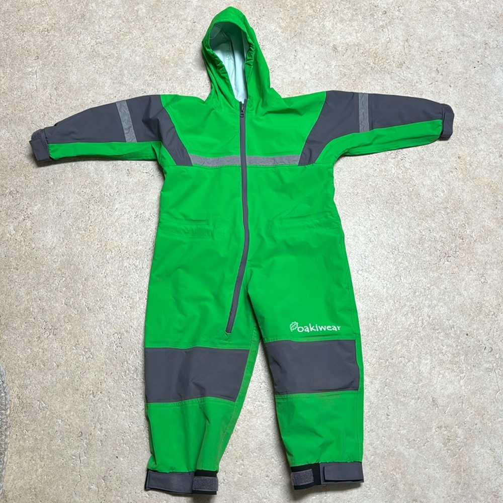 💚Green Oakiwear Rainsuit Size 5💚